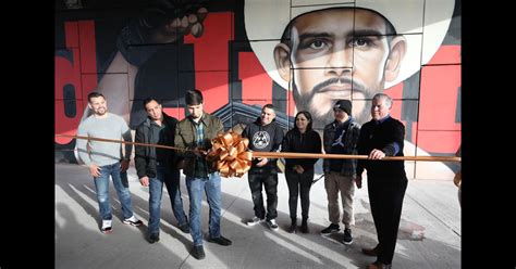 Inauguran mural en honor al campeón mundial de la UFC Yair El Pantera