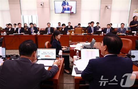 국감초점 법사위 오늘도 이재명 Vs 김건희동행명령장 발부도종합 머니s