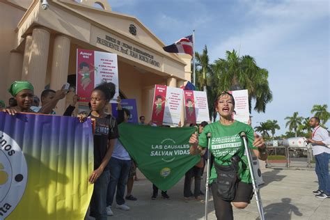 Activists Protest Bill to Keep Total Abortion Ban in the Dominican
