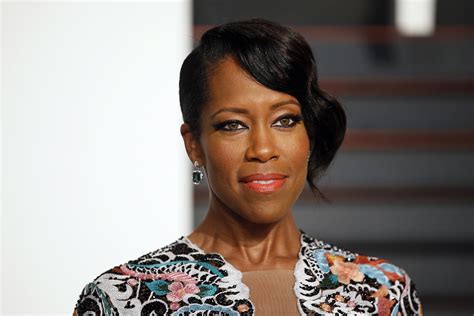 2560x1707 Girl Brown Eyes Woman Celebrity Black Hair Regina King Actress Wallpaper