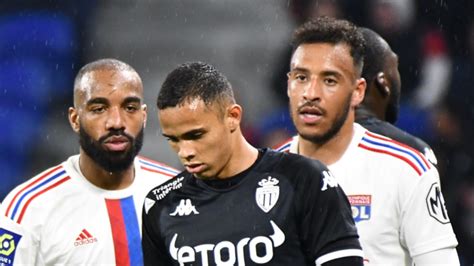 Alexandre Lacazette et Corentin Tolisso vers un départ de l OL dès