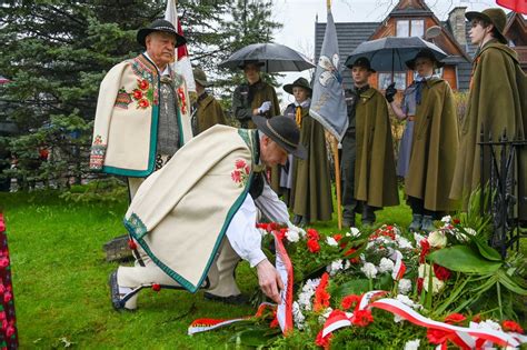 Zakopane Uczci O Wi To Konstytucji Maja Hymn Flagi Bia O Czerwone