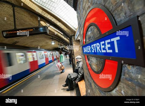 Platform At Baker Street On The London Underground England Uk Stock