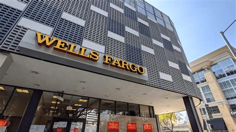 Wells Fargo Cryptos Like Internet In Late 90s Nearing Hyper