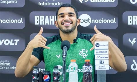 Lucas Arcanjo Valoriza Vantagem Do Vitória Na Liderança Da Série B E