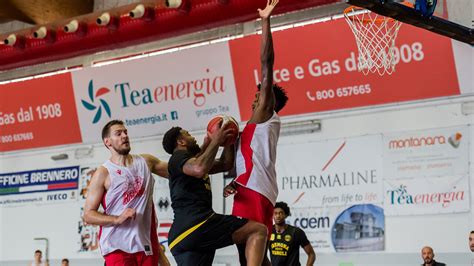 Basket Loras Tiene Bene Il Campo Due Quarti Contro La Vanoli Cremona