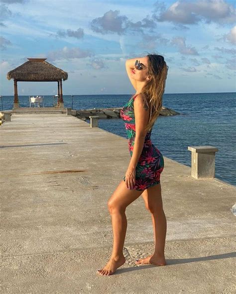Maura Rivera Encanta Con Sus Fotos En Bikini Desde Jamaica Tecache Cl