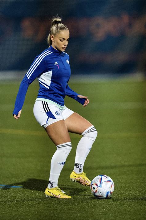 Ana Maria Markovic, nombrada la futbolista más bella del mundo - Foto 3