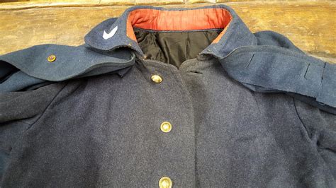 Manteau d officier bleu chasseur gris fer avec sa pèlerine modèle