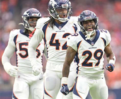 Denver Broncos Embrace Playoff Challenge With 6 6 Record Bvm Sports