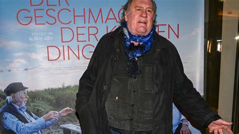 Gérard Depardieu Louane Angèle Et Plus De 600 Artistes Signent Une