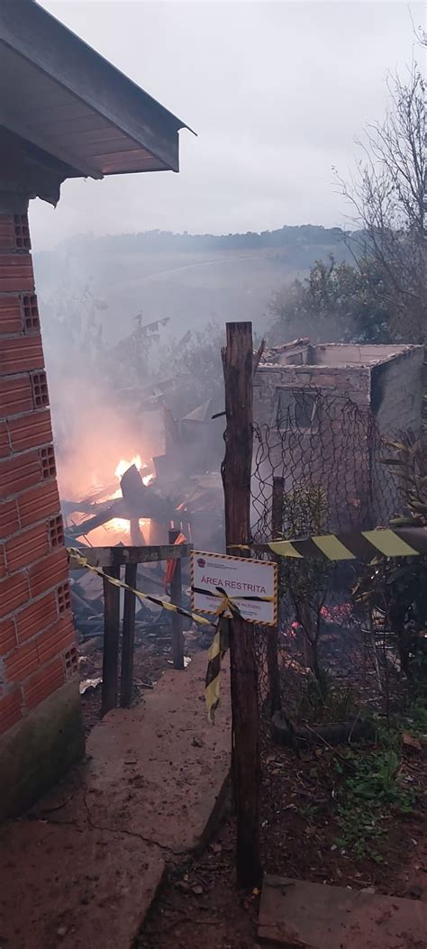 Mulher é Achada Morta Carbonizada Após Casa Ser Destruída Pelo Fogo Em