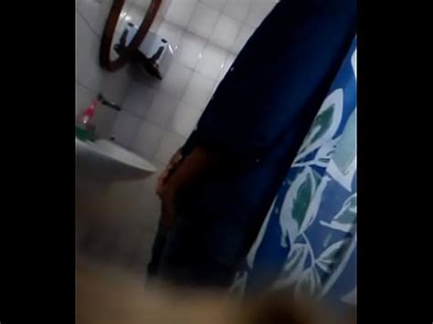 Flagra número no banheiro XVIDEOS