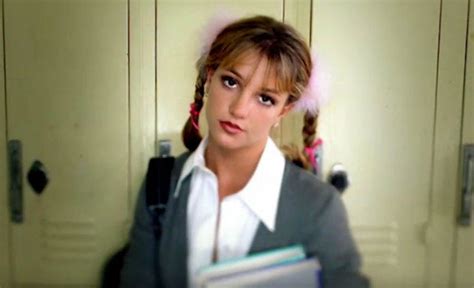 Britney Spears Vuelve A Vestirse Como La Colegiala De ‘baby One More