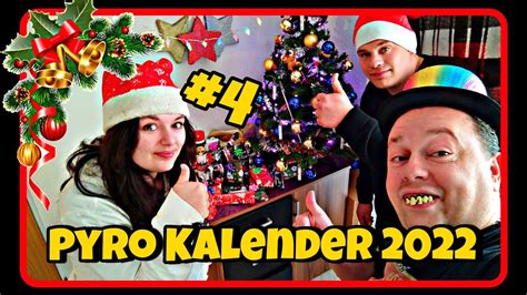 Chaos Pyro Advents Kalender 2022 Türchen 4 Charly schmücken