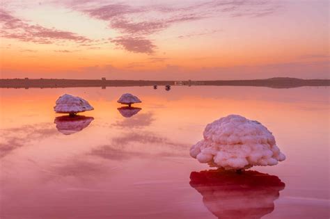 10 Naturally Pink Lakes