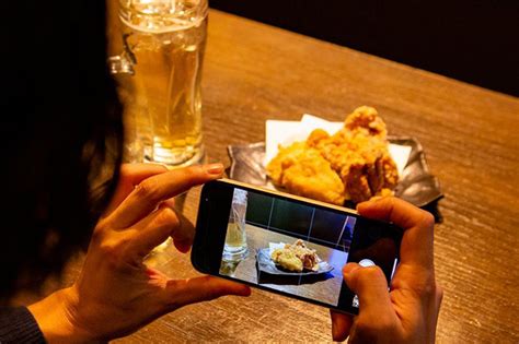 光とアングルで“シズル感”アップ。プロのフォトグラファーが教える料理写真のスマホ撮影テクニック Itをもっと身近に。ソフトバンクニュース