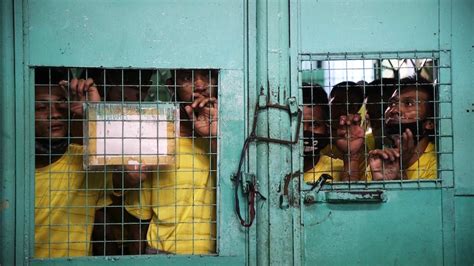 Philippine Prisons Overflowing With Hungry Inmates As Dutertes Drug