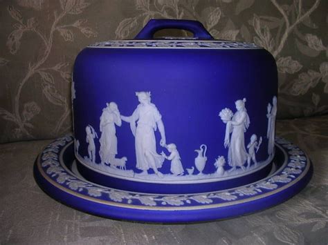 Rare Wedgwood Covered Cake Plate Jasperware Royal Blue Covered Cake