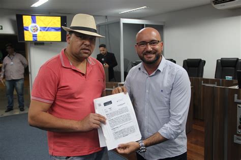 Regulariza O Prefeitura Entrega Matr Culas De Im Veis Aos