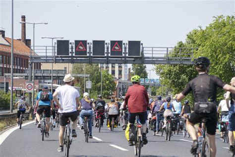 Radfahrende Auf Der Sternfahrt Adfc Stadtteilgruppe