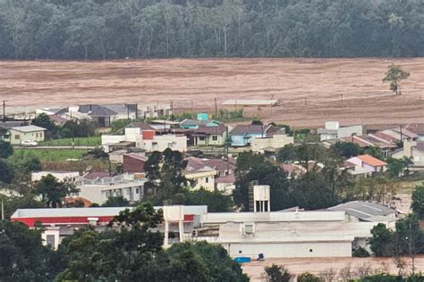 Al Menos Muertos Y Desaparecidos Por Las Lluvias Que Azotan El