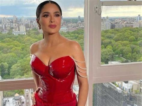 Salma Hayek Comparte Sus Mejores Momentos En La Met Gala 2023