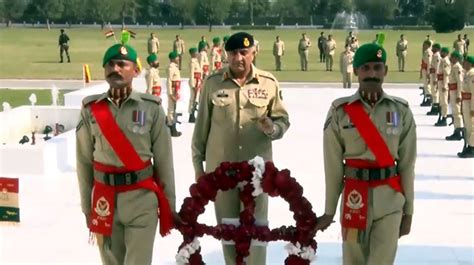 Coas Gen Bajwa Pays Farewell Visit To Lahore Garrison