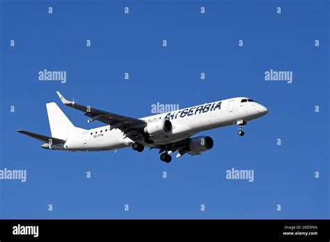 Aircraft Air Serbia Embraer Erj 190 Sx Ptm Stock Photo Alamy