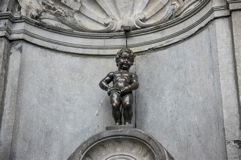 Manneken Piss In Brussel Belgium Stock Photo - Download Image Now ...