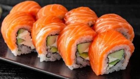 Salmon California Roll Salmon Roll Salmon Maki Youtube