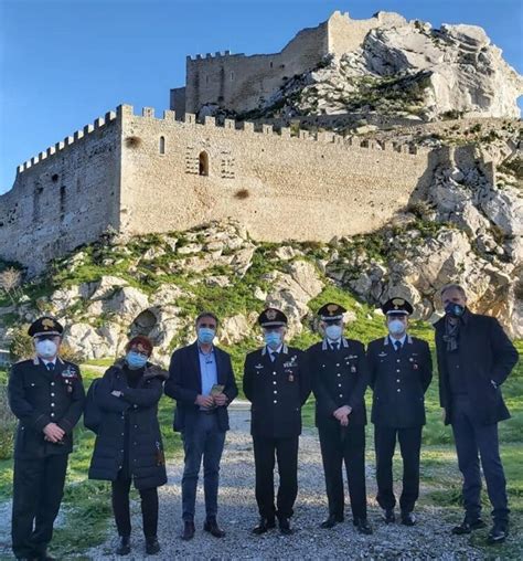 Il Comandante Della Legione Carabinieri Sicilia Estasiato Dal Castello