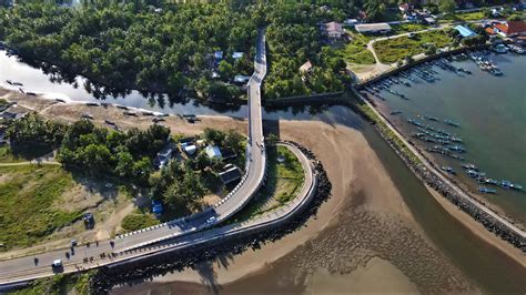 Beautiful panoramic aerial view of Pangandaran beach. 10140883 Stock ...