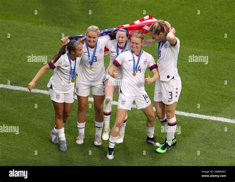 Rose Lavelle Mallory Pugh Hi Res Stock Photography And Images Alamy