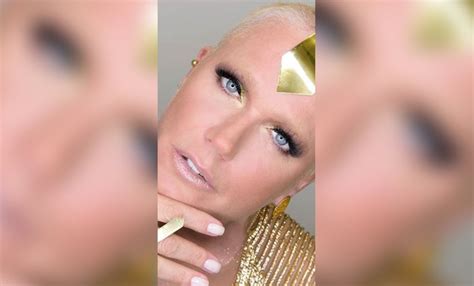 Xuxa publica foto de topless e Instagram faz alerta de Conteúdo