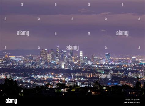 Twilight view of Los Angeles downtown skyline from Getty View Park at ...