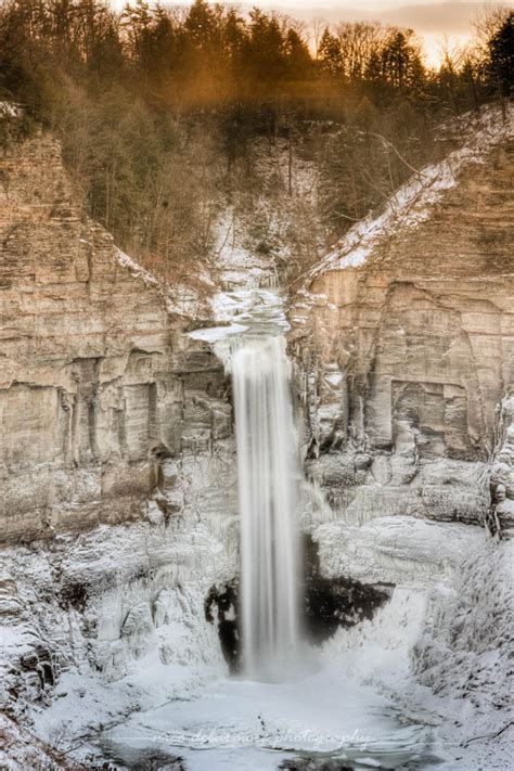 20 Magnificent Photos of Frozen Waterfalls - Design Swan