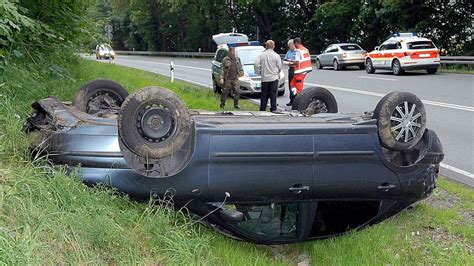 Auto Berschl Gt Sich Angler Aus Kreis Paderborn Verungl Ckt