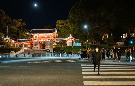 Gion Crossing Scene Near Yasaka Shrine Corey Hamilton Flickr