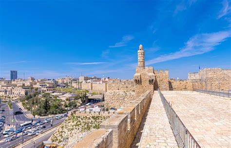 Las murallas escénicas de Jerusalén Israel caminan sobre las murallas