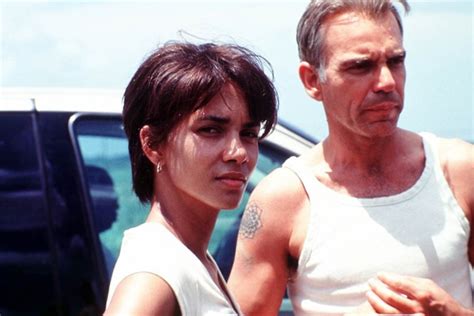 Halle Berry — 50 Years Old Pictolic