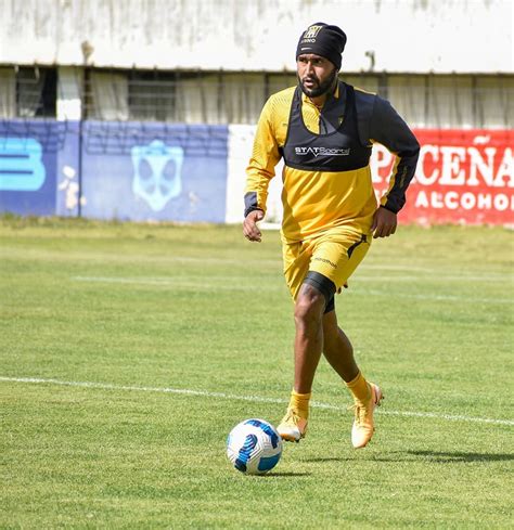 Zagueiro Do The Strongest Pede Tranquilidade Enfrentar O Fluminense