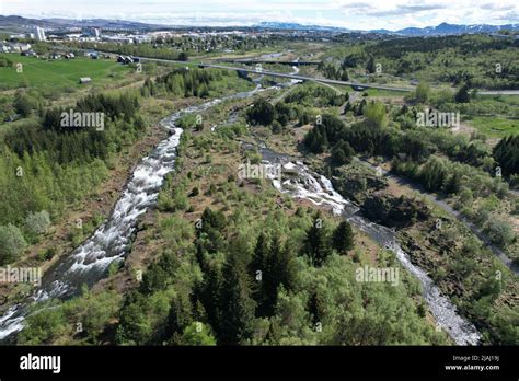 Bosque en Reykjavik Islandia Valle del Río Ellida Ellidaardalur