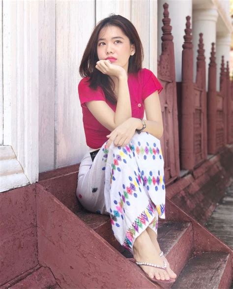Pin by Bawinu Hawlhang on m y a n m a r d r e s s | Burmese girls ...