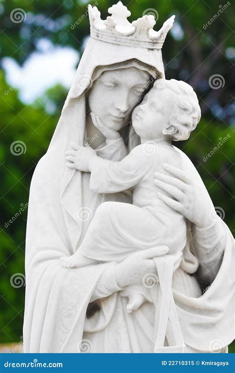 Virgin Mary Carrying The Baby Jesus Royalty Free Stock Photo Image