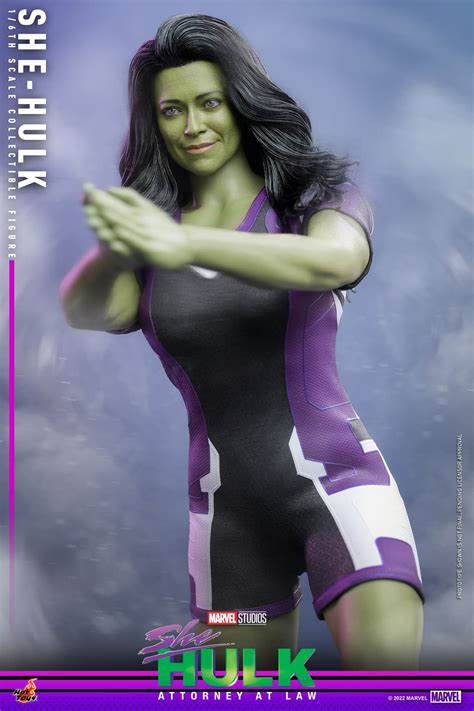 She Hulk Smashes Her Way To Hot Toys With New 1 6 Scale Figure