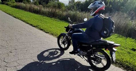 Tres Motochorros Lo Alcanzaron Cerca De El Taladro Lo Apu Alaron Y Le