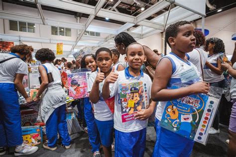 Cerca De Mil Vales Livro Ser O Distribu Dos Na Bienal Bahia Para