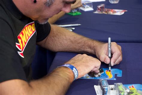 Como coleccionar hot wheels o autos escala Regla N del coleccionista Enfócate