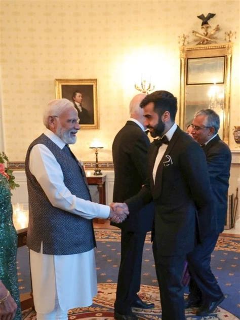 Nikhil Kamaths Pic With Pm Modi Mukesh Ambani Bhavish Aggarwal On